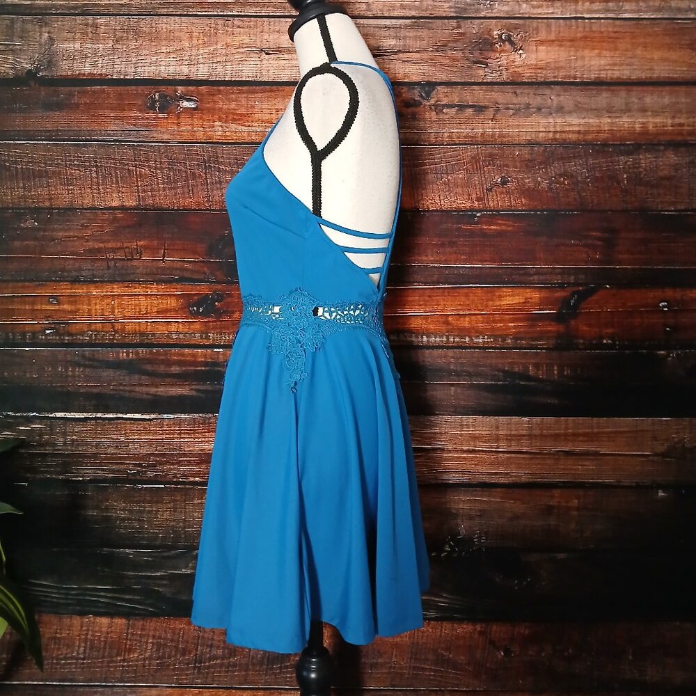 NWT Listicle Mini Dress Size S Blue Skater Lace Applique Open Shoulder Nylon - Picture 7 of 12